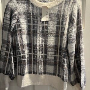 Evereve Women's Cozy Plaid Sweater - Cream and Gray